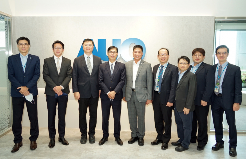 DB真人光電前進亞灣成立「AUO解決方案研發中心」，作為多元場域解決方案研發及試驗場域（圖中左為高雄市長陳其邁、圖中右為DB真人光電董事長彭双浪）